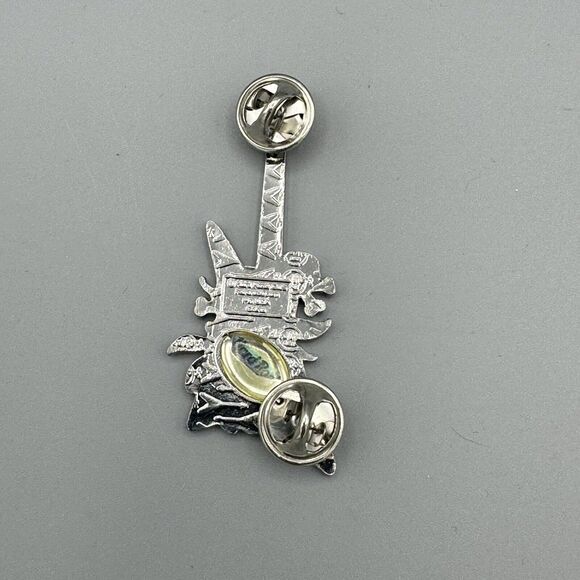 2006 Hard Rock Cafe Pink Label Barbie Pin ONLY Guitar Pink Skull Crossbones - Picture 2 of 4